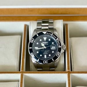 Invicta men’s pro diver watch.